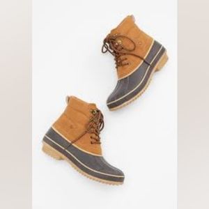 NWT Maurices Honey Lace Up Duck Boot Women's size 11